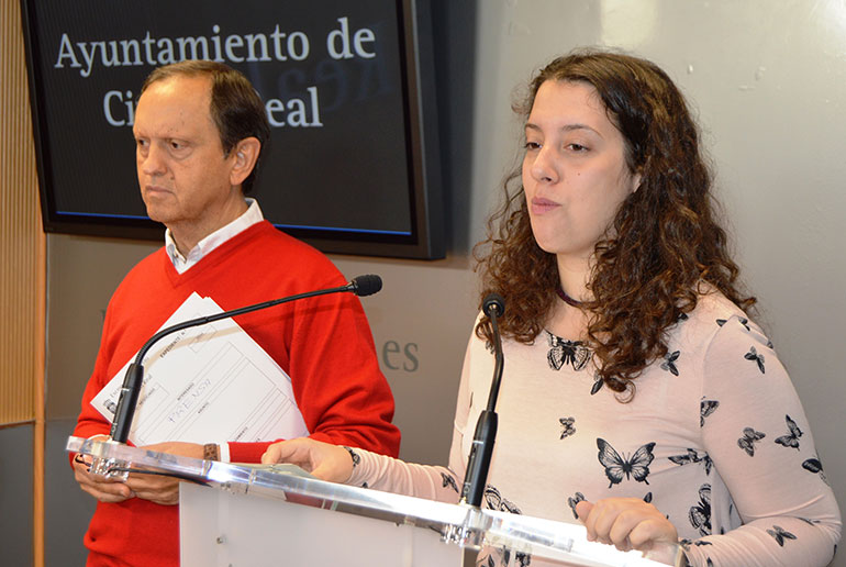 La concejala de Participación Ciudadana, Sara Martínez, en rueda de prensa
