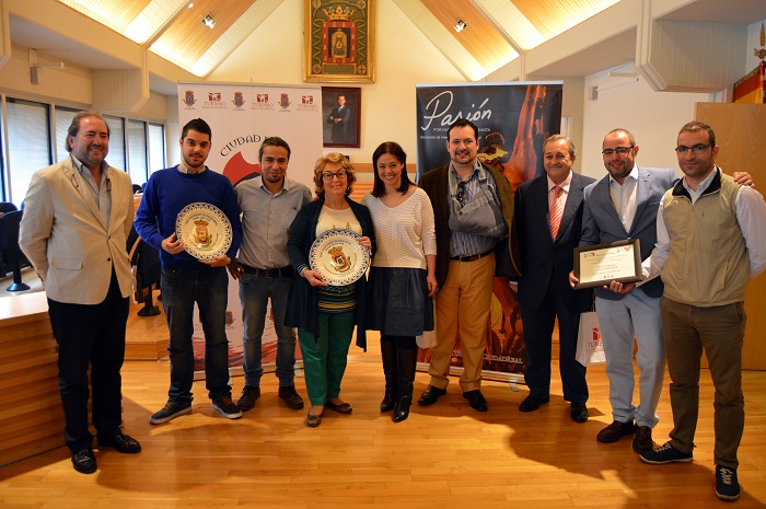  “Más x Menos del Hogar” y la Hermandad del Cristo  de la Piedad ganan el Concurso de Embellecimiento  de Escaparates y Balcones