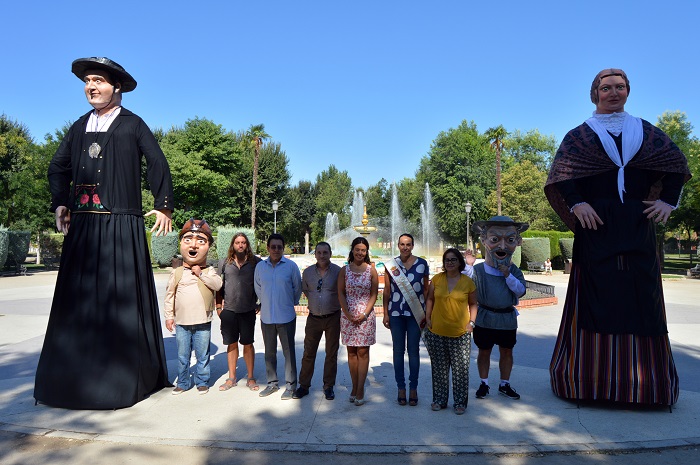 El Ayuntamiento añade a su patrimonio dos “gigantes” con las figuras del Pandorgo y de la Dulcinea