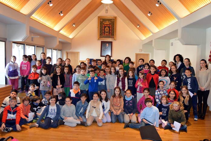 Pilar Zamora recibe en el Salón de Plenos a alumnos  de 3º de Primaria del Santo Tomás de Villanueva