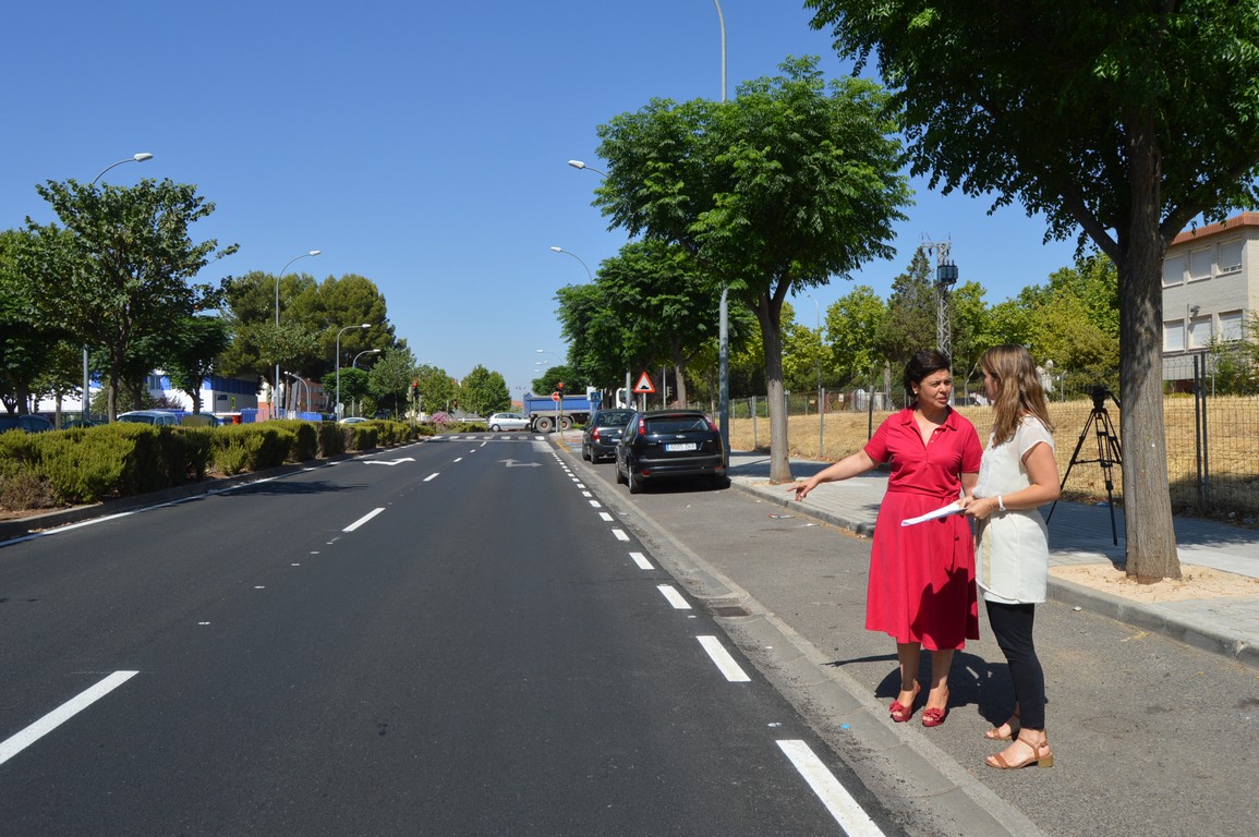 Pilar Zamora supervisa asfaltado