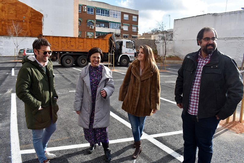 aparcamiento público de la calle Lirio