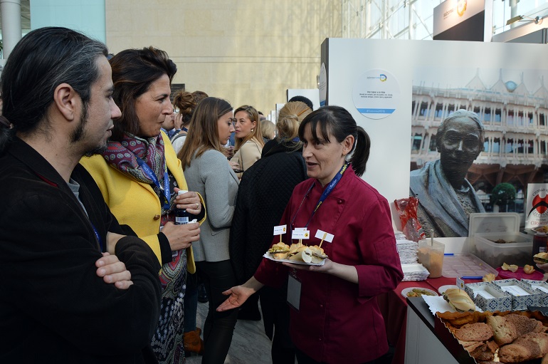 Pilar Zamora presenta en “Madrid Fusión”  el calendario gastronómico 2016 de Ciudad Real