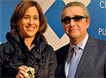 La alcaldesa recibiendo los premios de la COPE