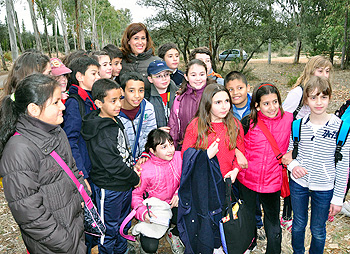 La alcaldesa asiste a una plantación de árboles