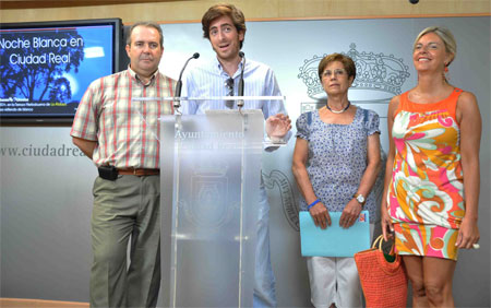 Presentación del acto por sus responsables Beni Asensio y Julián Martín