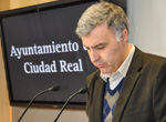 El portavoz del equipo de Gobierno dando la rueda de prensa