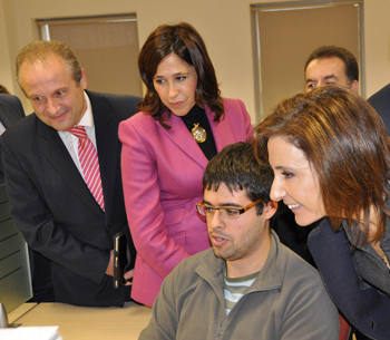 La Consejera de fomento y la Alcaldesa de Ciudad Real visitan las instalaciones de Indra, empresa que en 5 años ha duplicado su plantilla