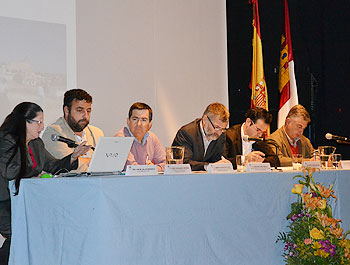 El concejal de Sostenibilidad durante la mesa redonda