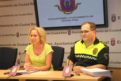 Teresa Aguirre durante la rueda de prensa