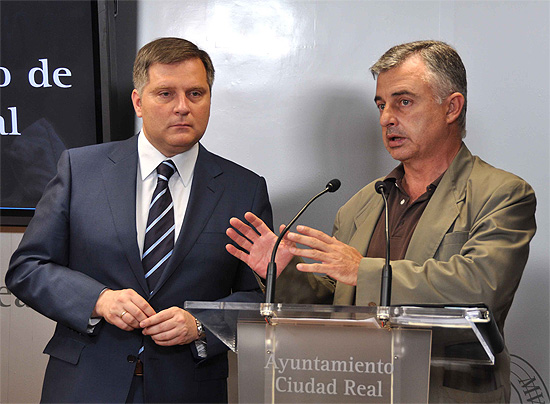 Juan Caballero y Francisco Cañizares en rueda de prensa