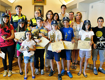 Premios para los ganadores del Parque Infantil de Tráfico 