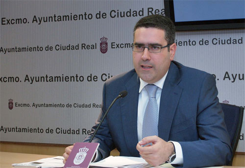 El presupuesto del Ayuntamiento para este año contempla 6 millones de euros de inversión municipal, no generará más deuda y asegura todos los servicios a los ciudadanos