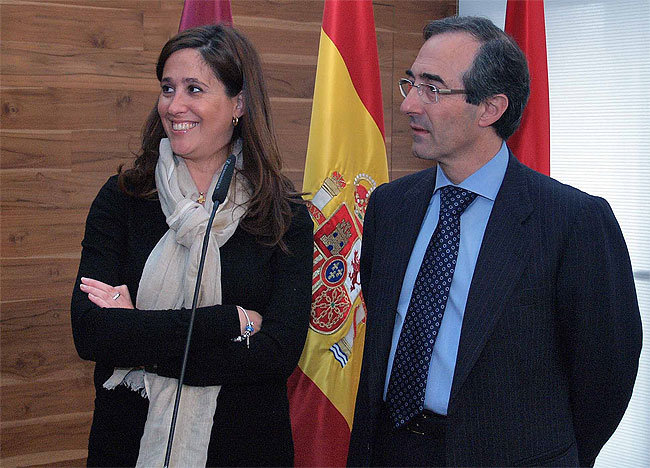 Ayuntamiento y Caja Rural firman un convenio de ayuda financiera  para pymes y autonómos