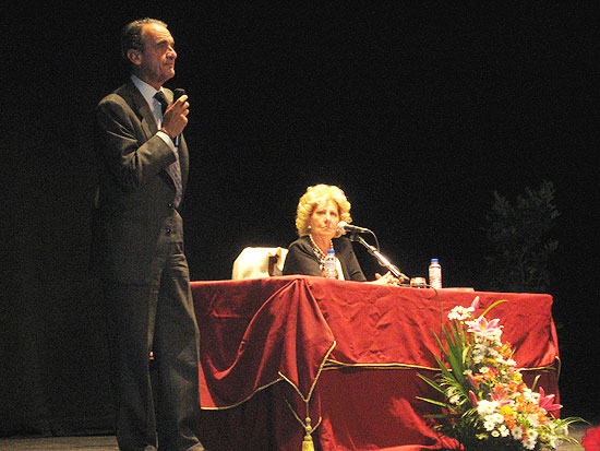 Mario Conde presentando su libro