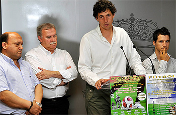 Manrique presentando las actividades deportivas