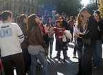 Los jóvenes visitando la Gran Vía