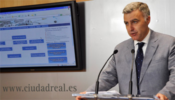 El portavoz del Equipo de Gobierno en rueda de prensa