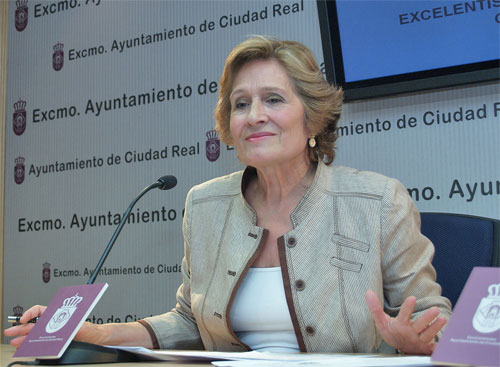 Carmen Sancho presentando la Escuela Municipal de Danza