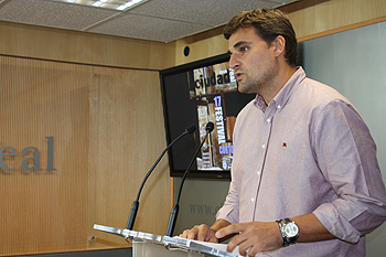 El concejal de Juventud presentando el festival