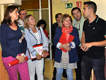 La alcaldesa visita  el Centro de Día y Acogida Siloé de Cáritas