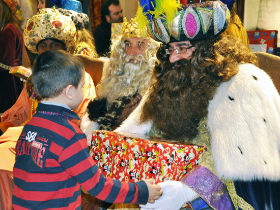 Ganadores de los belenes y reparto de los regalos de Reyes